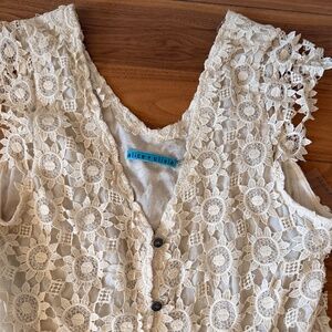 Alice+Olivia, Lace top button - up front, cream,. Size L. New